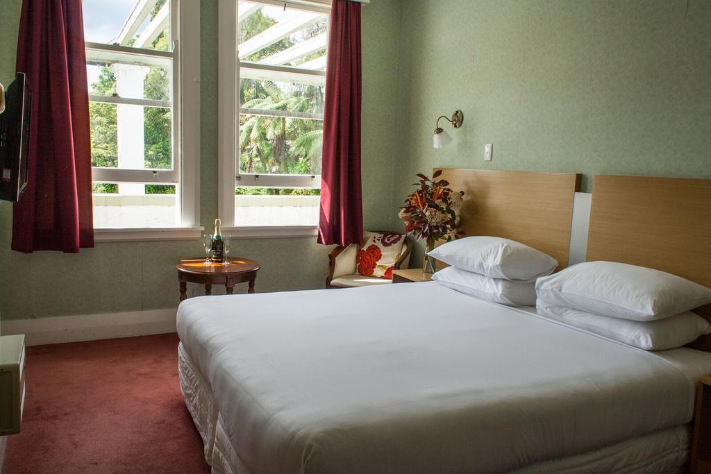 Waitomo Caves Hotel Экстерьер фото
