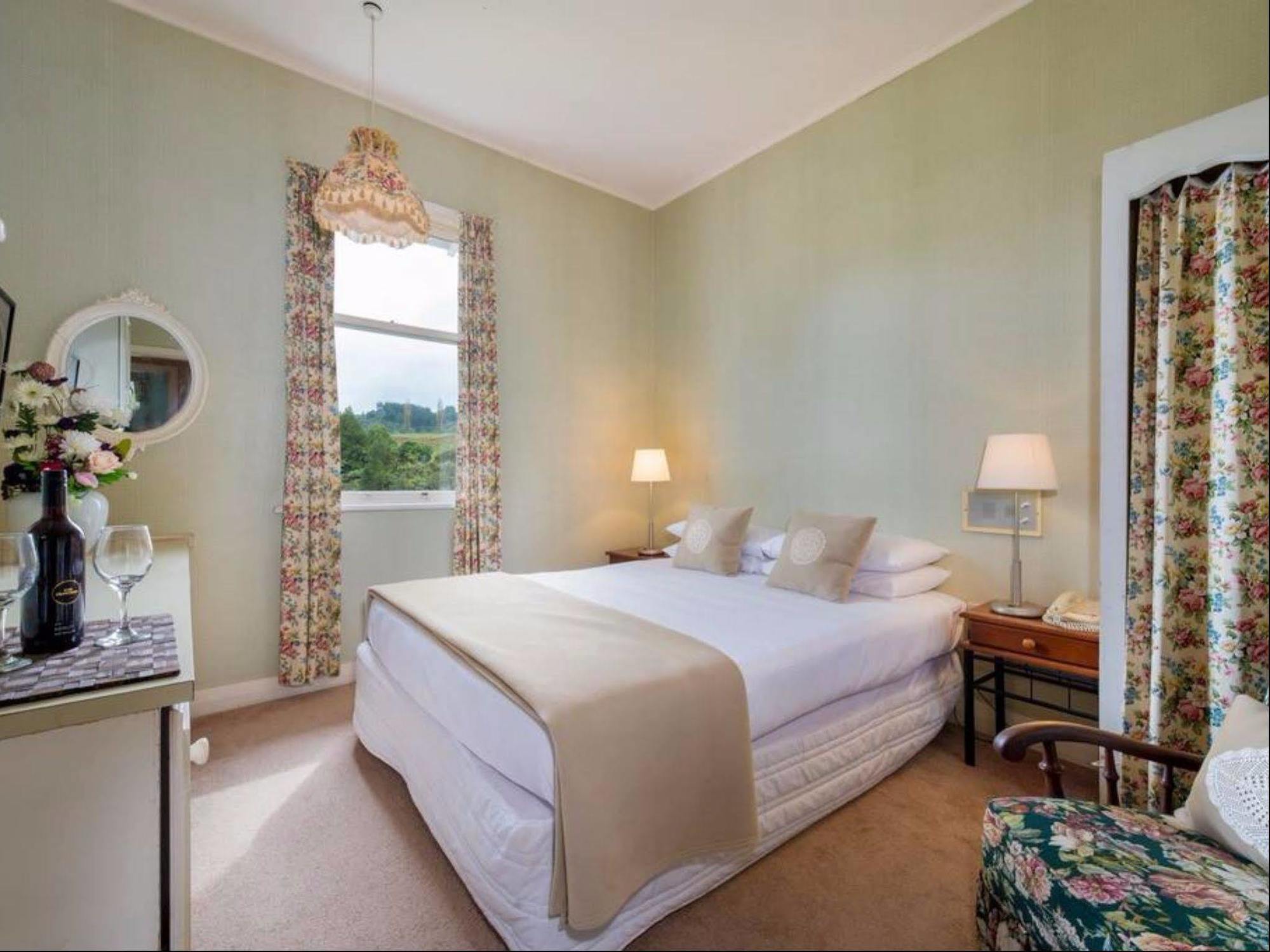 Waitomo Caves Hotel Экстерьер фото