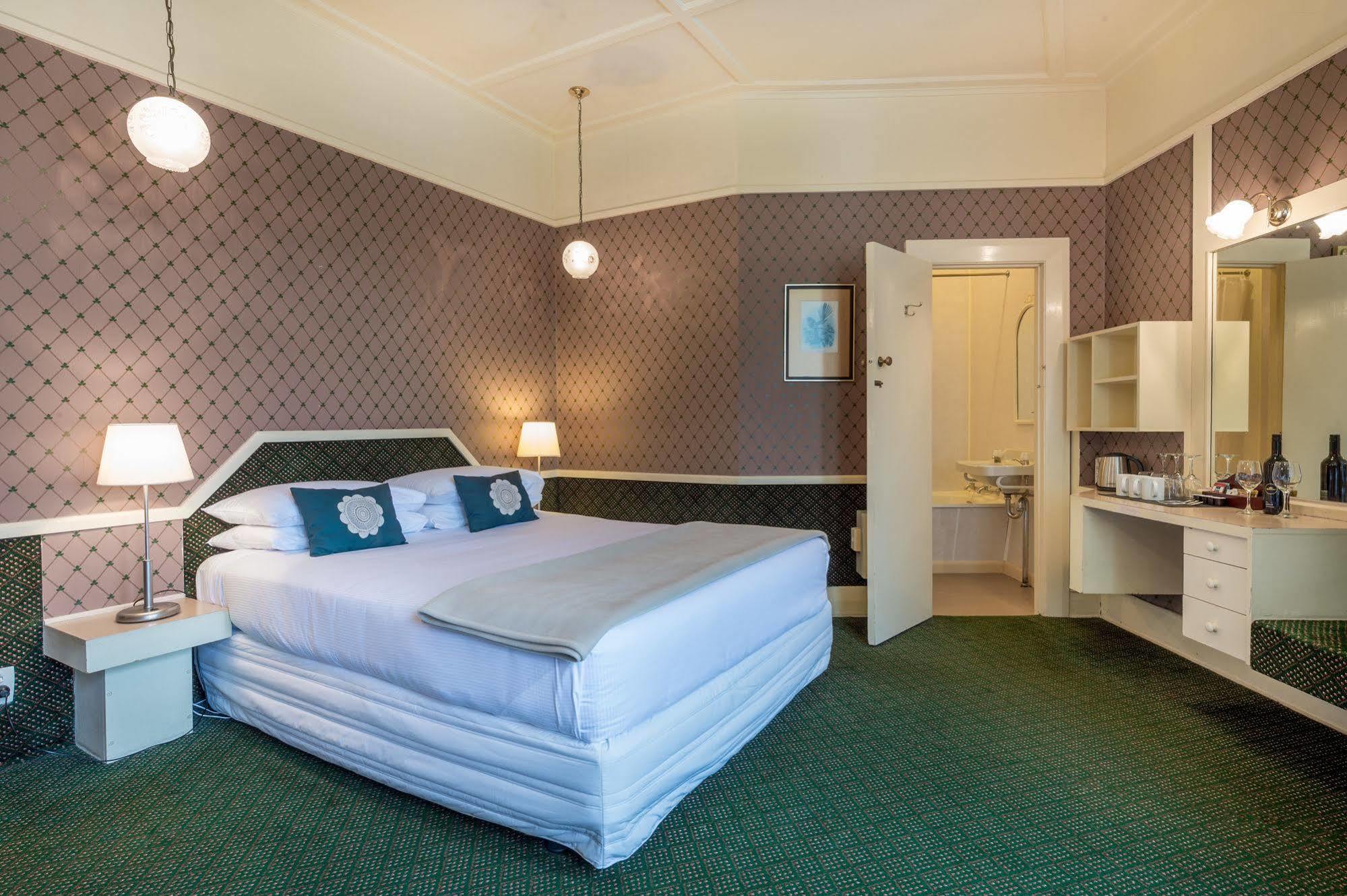 Waitomo Caves Hotel Экстерьер фото