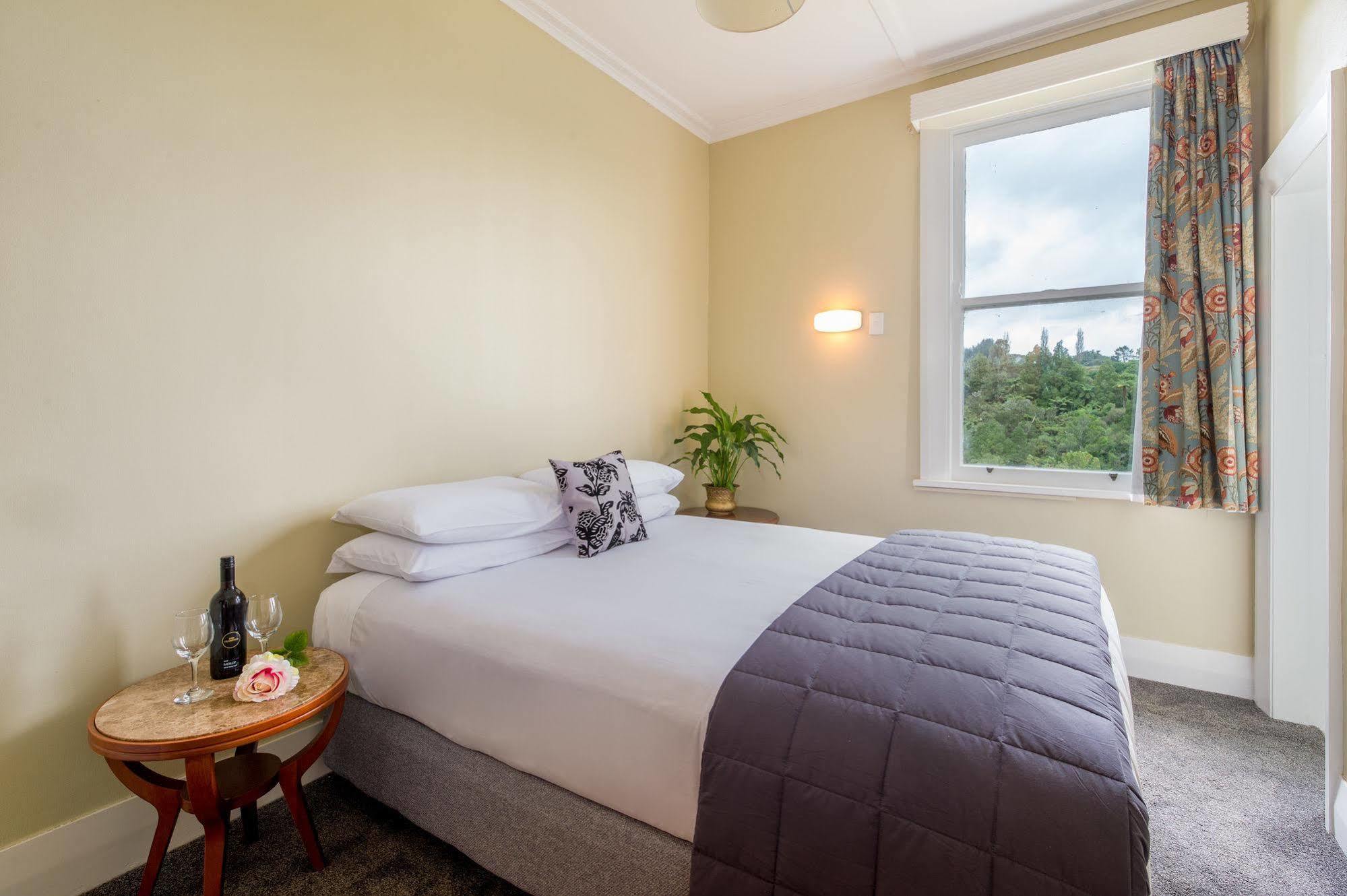 Waitomo Caves Hotel Экстерьер фото