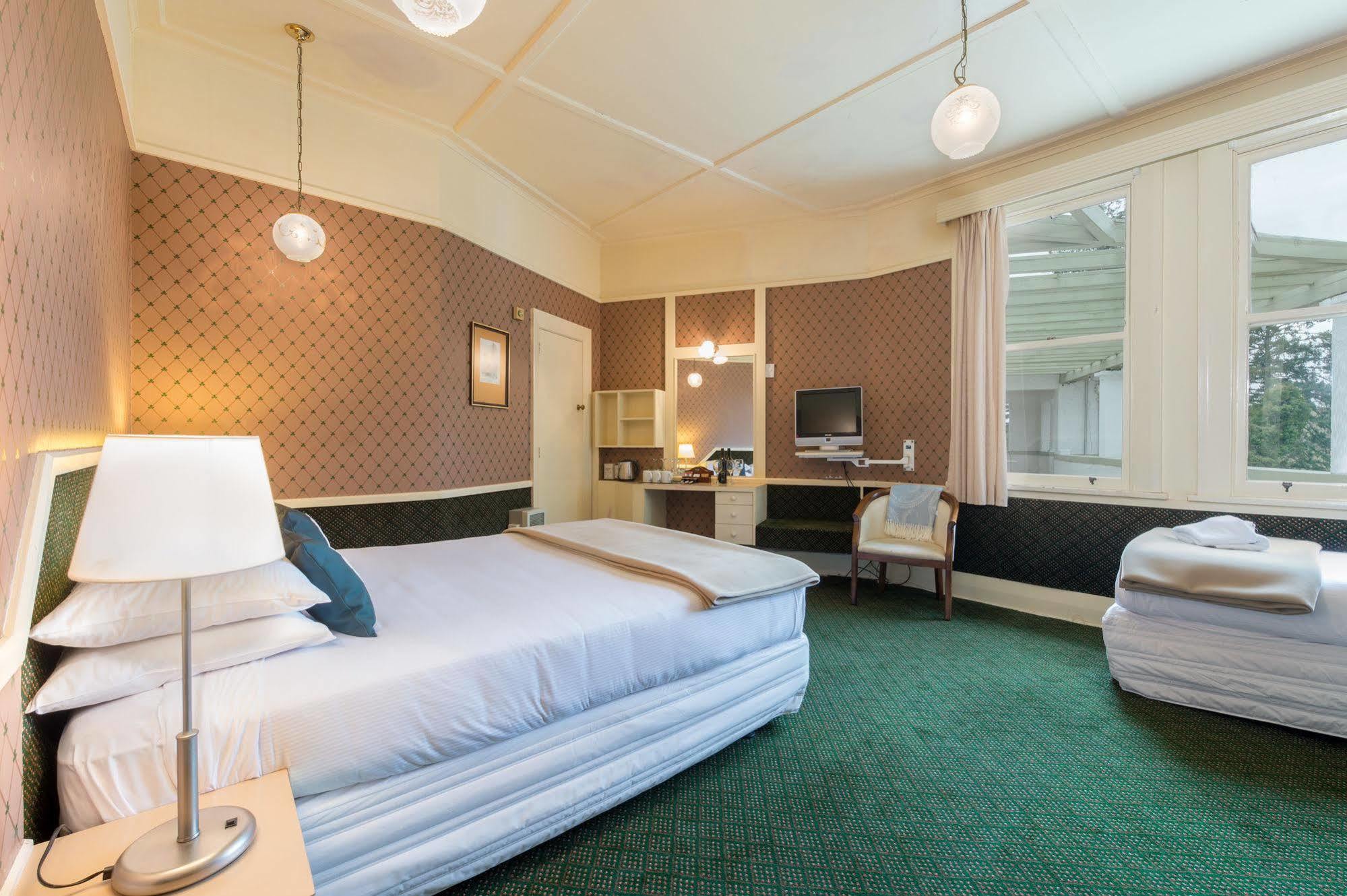 Waitomo Caves Hotel Экстерьер фото