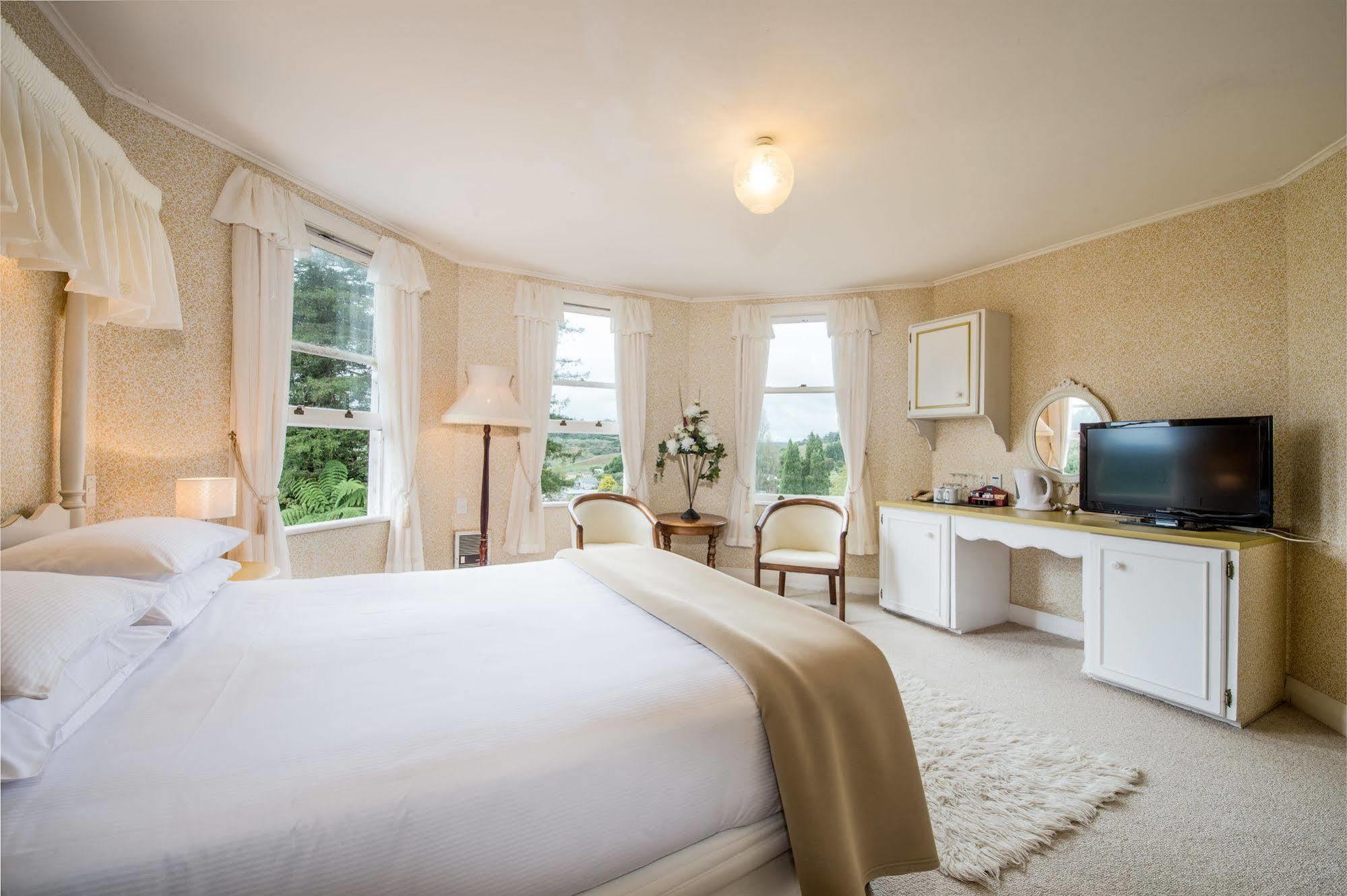 Waitomo Caves Hotel Экстерьер фото
