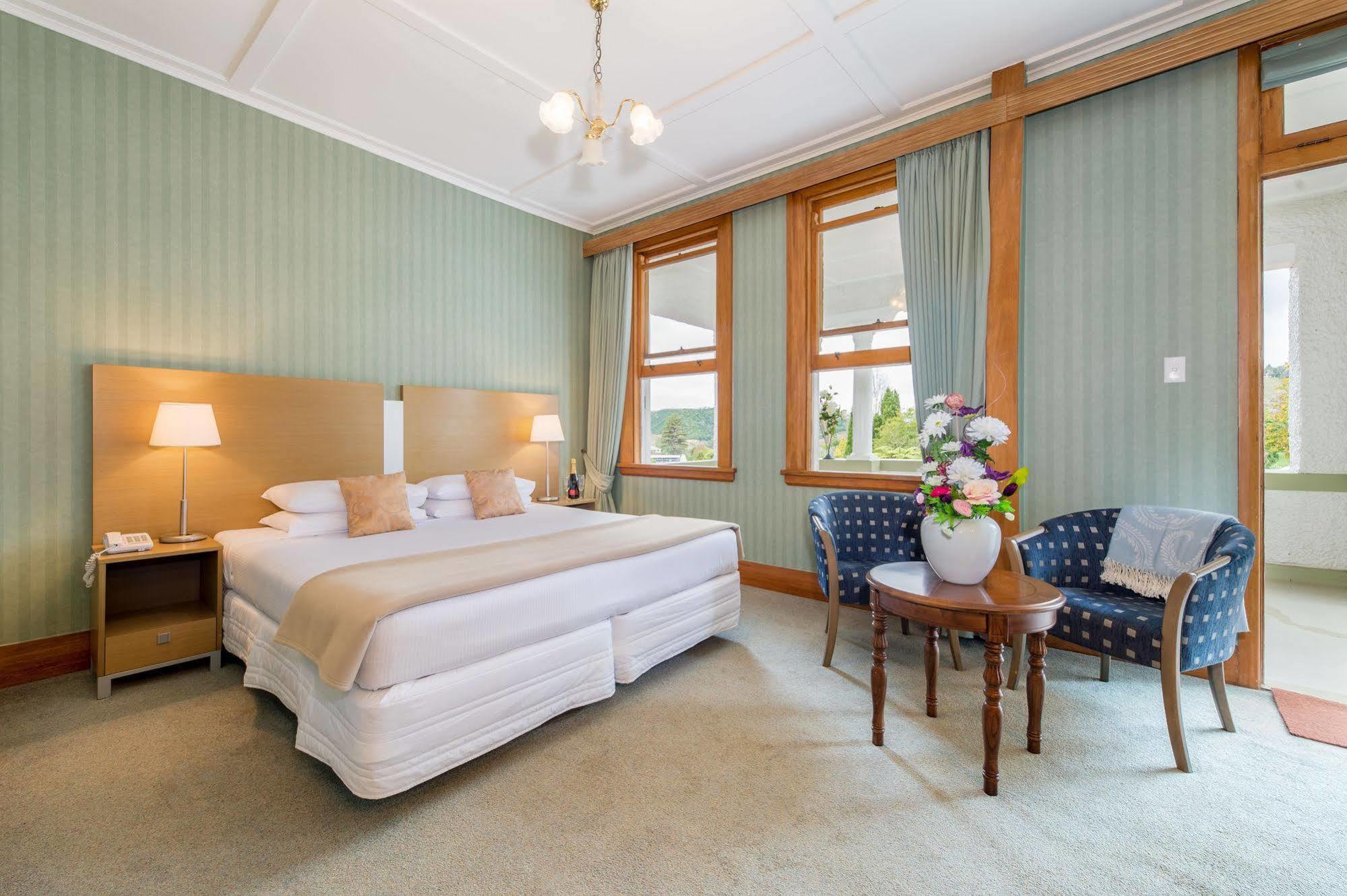 Waitomo Caves Hotel Экстерьер фото