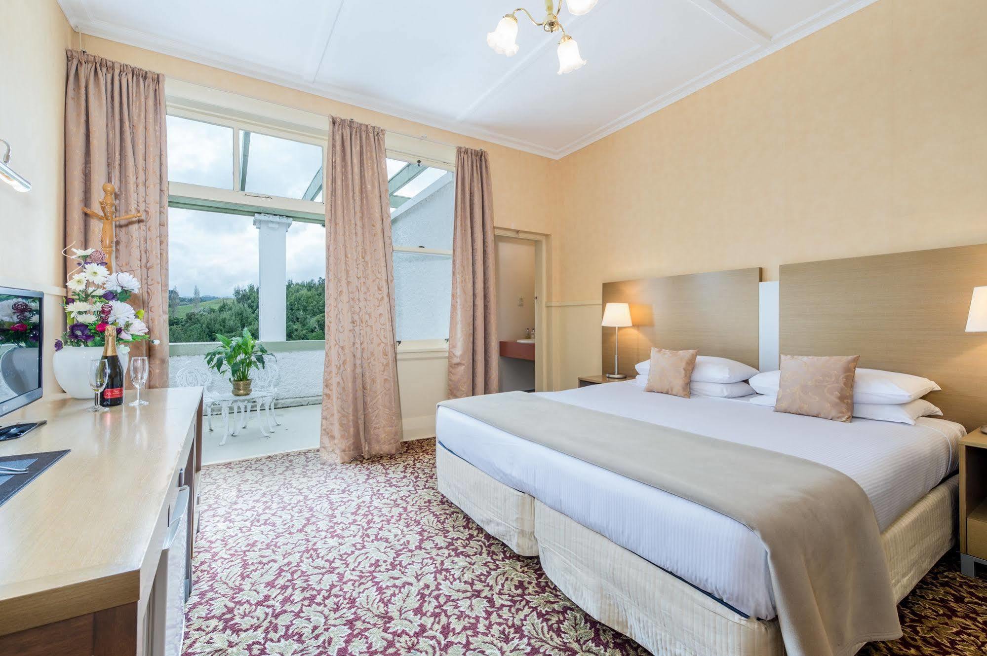Waitomo Caves Hotel Экстерьер фото