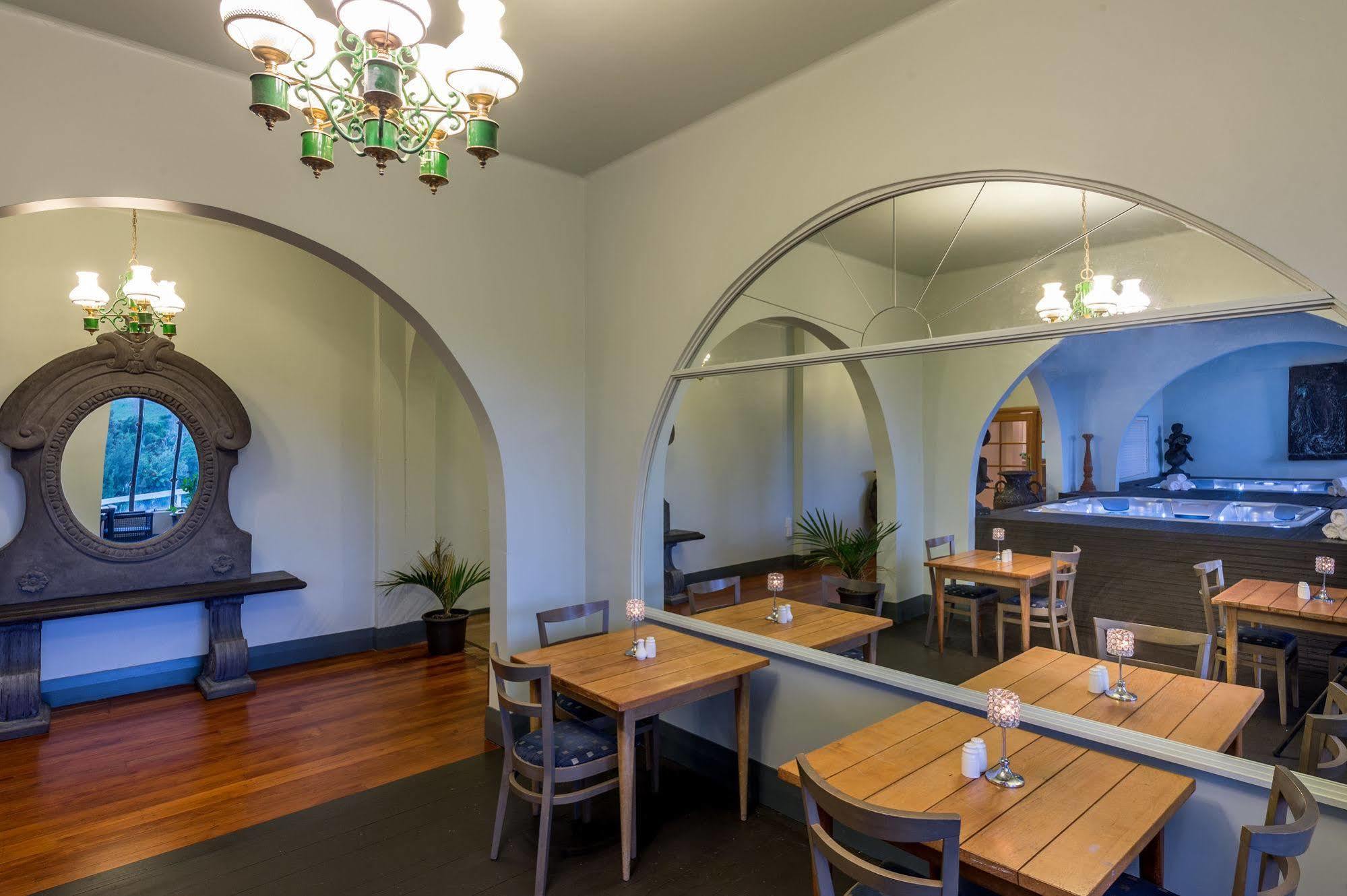 Waitomo Caves Hotel Экстерьер фото