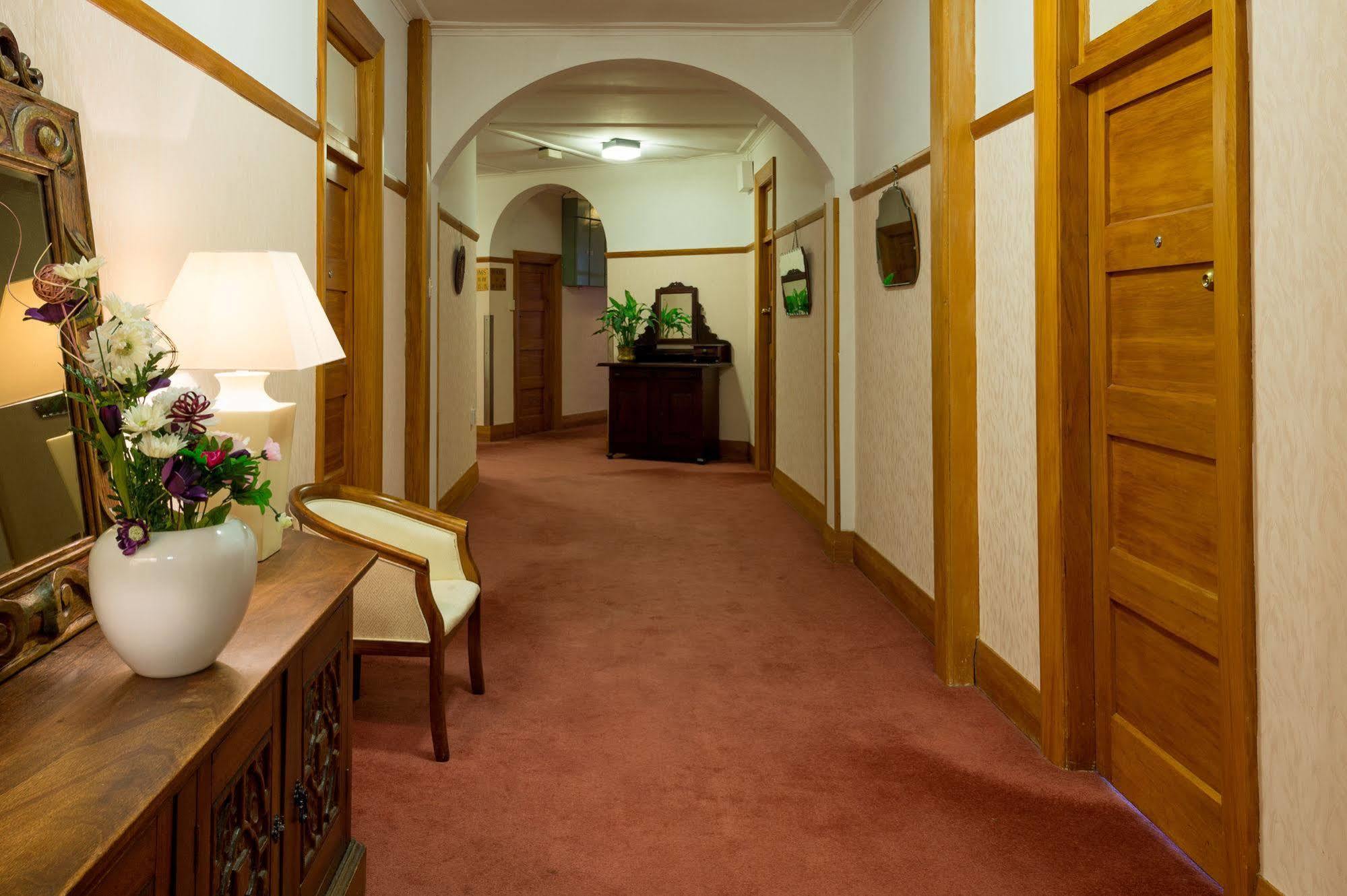 Waitomo Caves Hotel Экстерьер фото